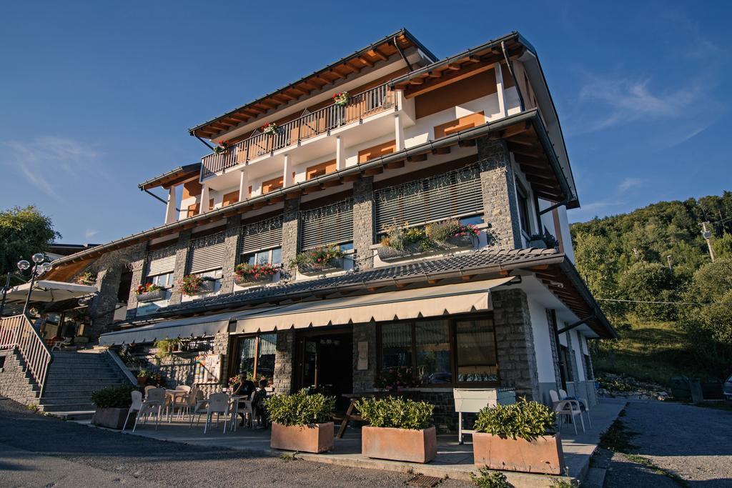 โรงแรมอัลเบอโก โมเดอโน Fuipiano Valle Imagna ภายนอก รูปภาพ