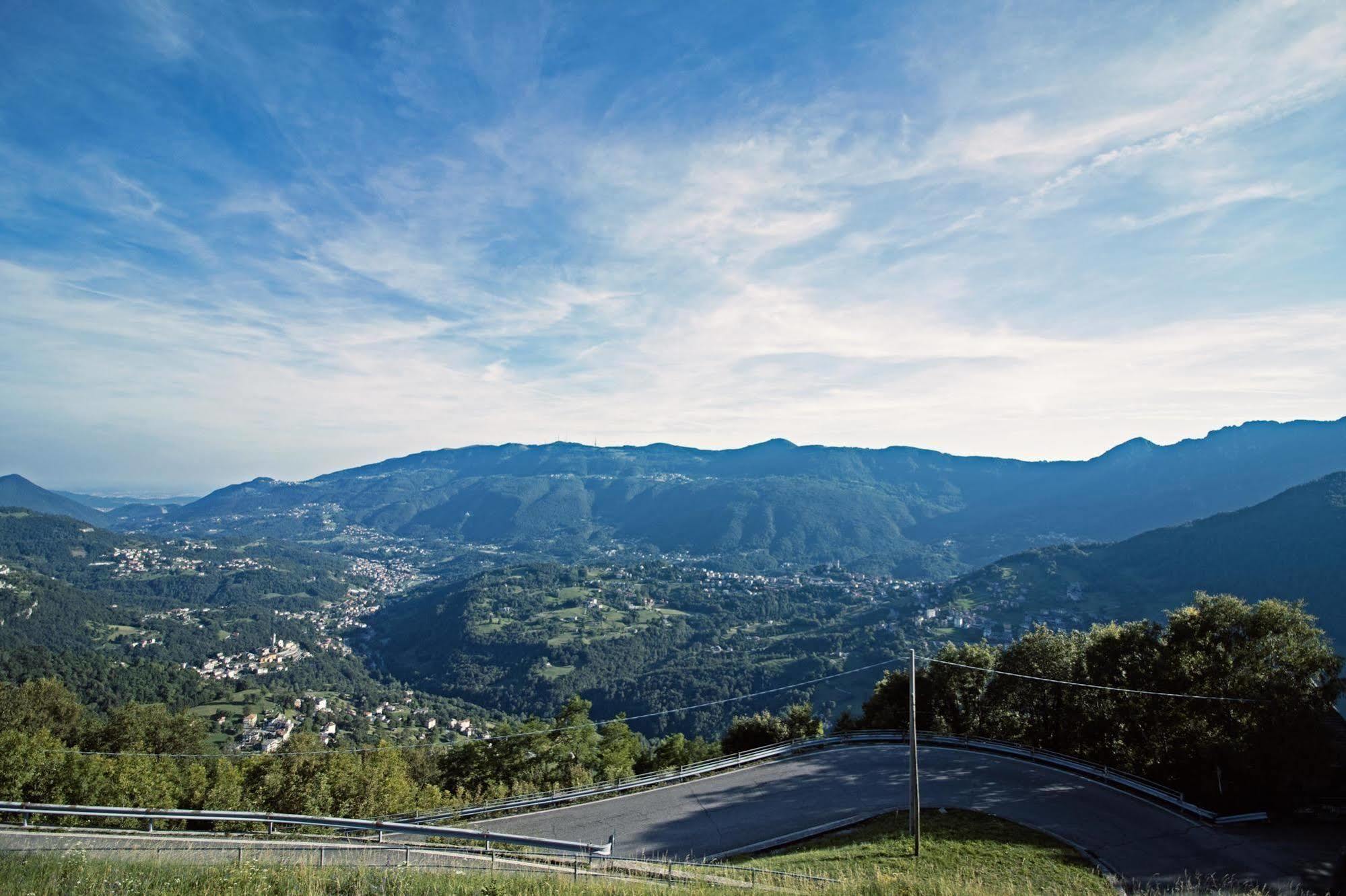โรงแรมอัลเบอโก โมเดอโน Fuipiano Valle Imagna ภายนอก รูปภาพ