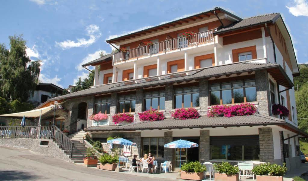 โรงแรมอัลเบอโก โมเดอโน Fuipiano Valle Imagna ภายนอก รูปภาพ