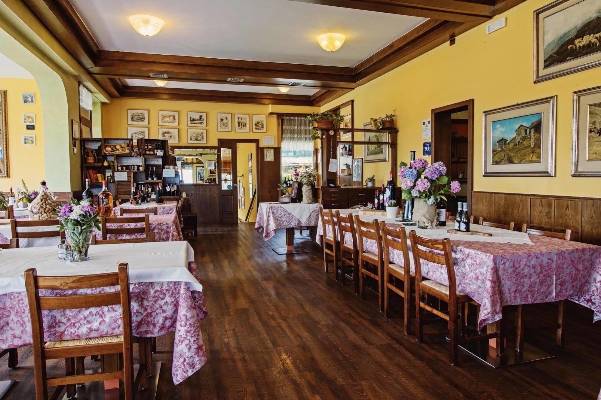 โรงแรมอัลเบอโก โมเดอโน Fuipiano Valle Imagna ภายนอก รูปภาพ