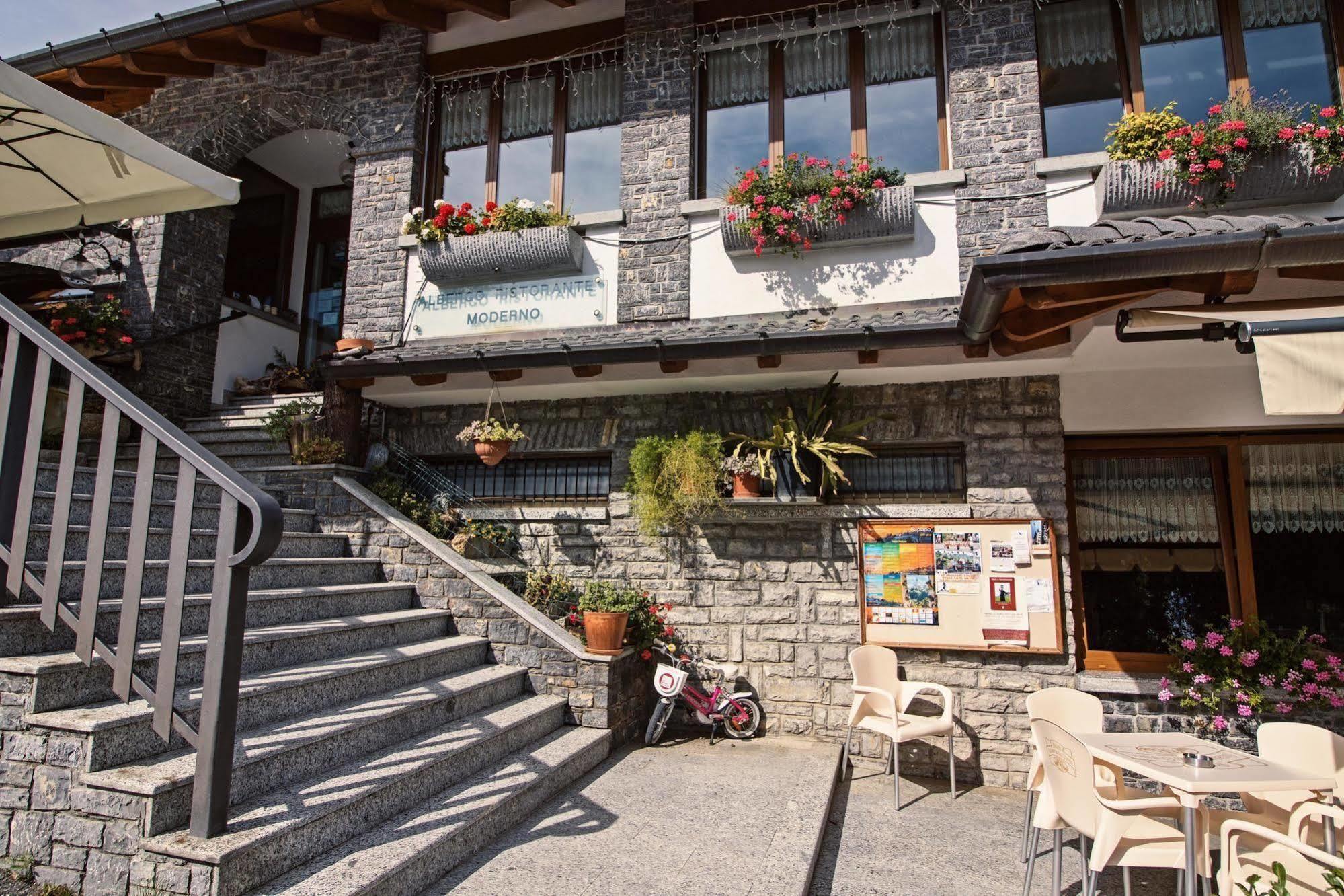 โรงแรมอัลเบอโก โมเดอโน Fuipiano Valle Imagna ภายนอก รูปภาพ
